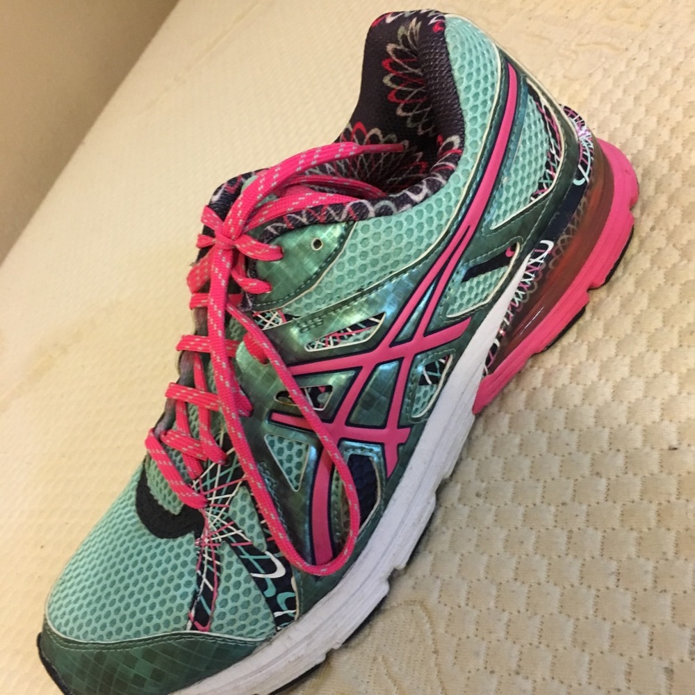 Asics shoes 👟! Size 9